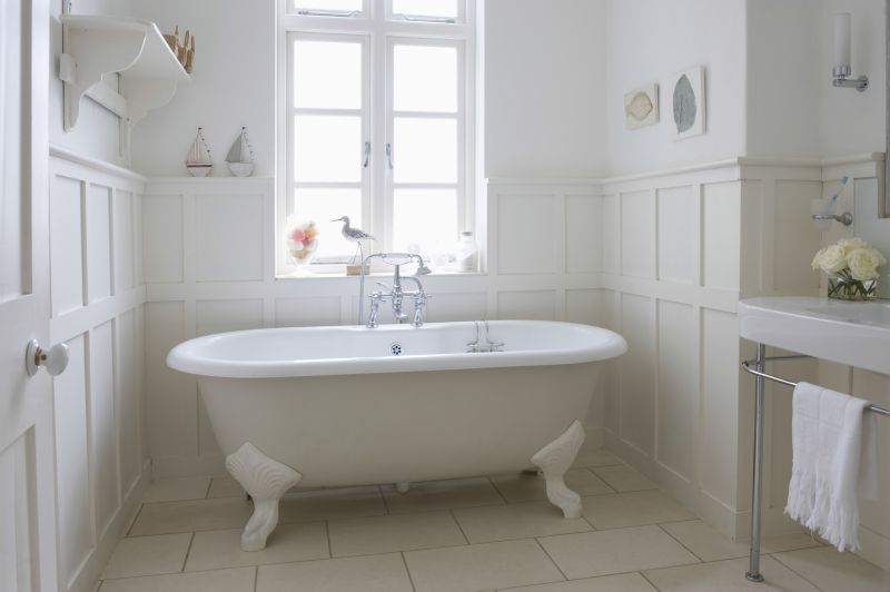 Freestanding Tub with Clawfoot